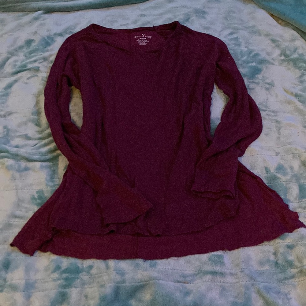 maroon long sleeved sweater shirt
